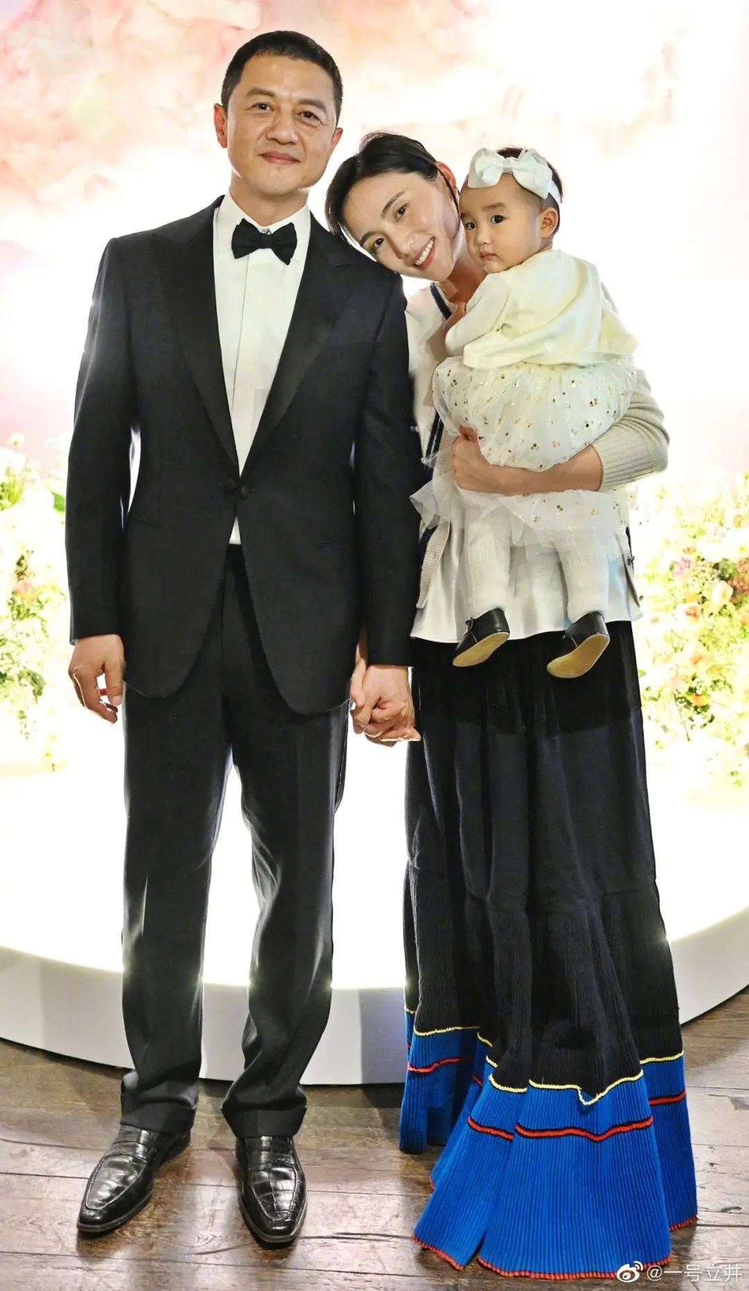 李亚鹏妻子海哈金喜否认离婚，回应19岁年龄差、房产话题：没房产、还债优先