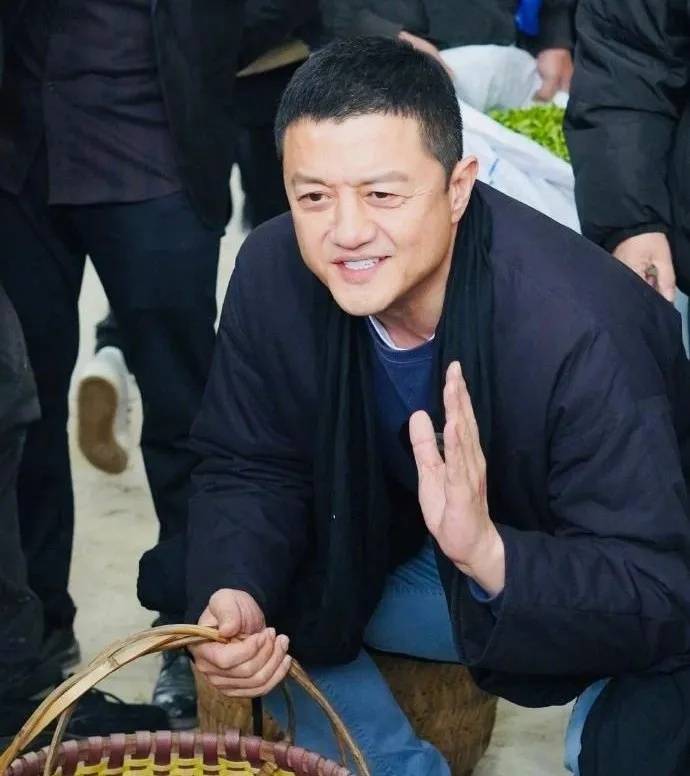 李亚鹏妻子海哈金喜否认离婚，回应19岁年龄差、房产话题：没房产、还债优先