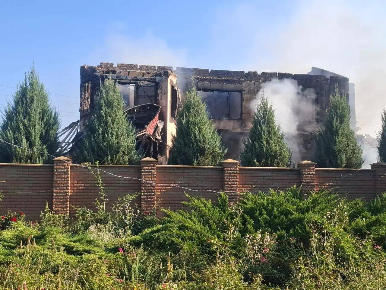 报仇不隔夜,乌庆祝炸核电站得手,不到12小时,俄连炸乌境内10地