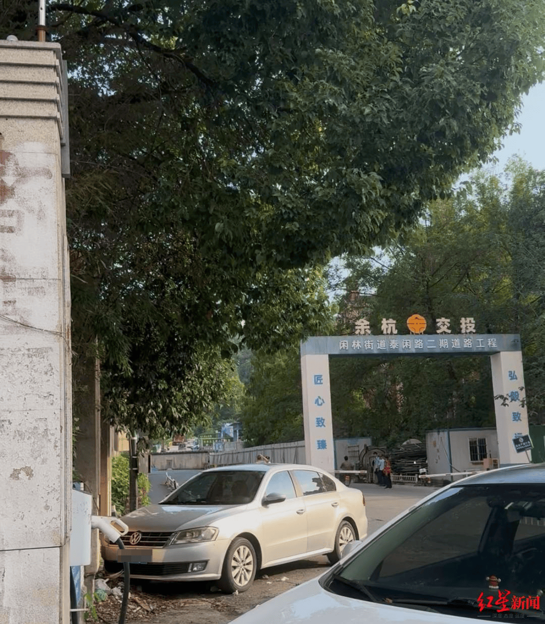 “女子接触氢氟酸后死亡”事发地:山上曾有工厂,附近有居民种菜